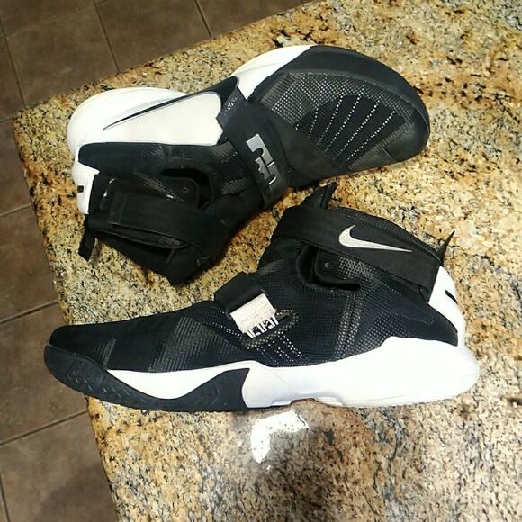 Rare Nike Lebron 2015 Soldier 9 Basketball Shoes Black & White Sz 16 813264-002 - Picture 9 of 12